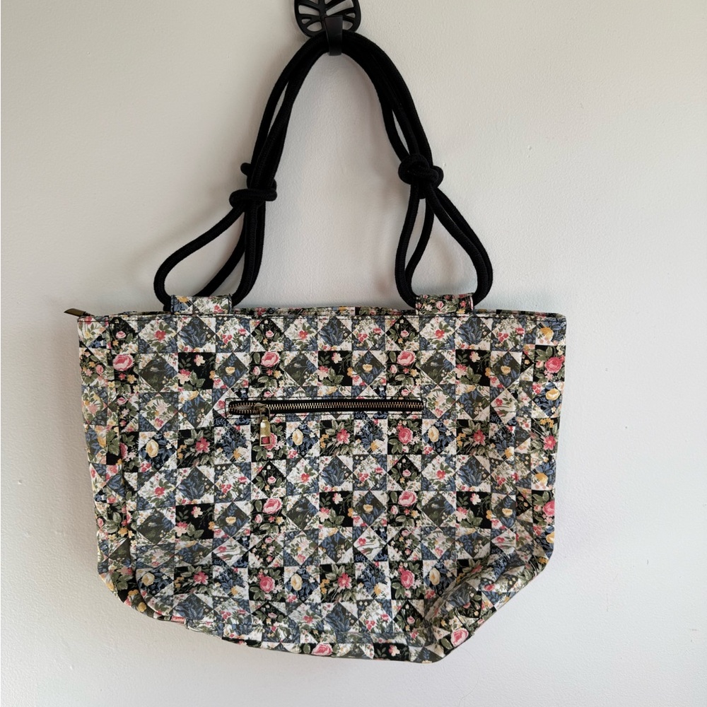 Farmhouse is My Style Floral Patchwork Tote Bag‎